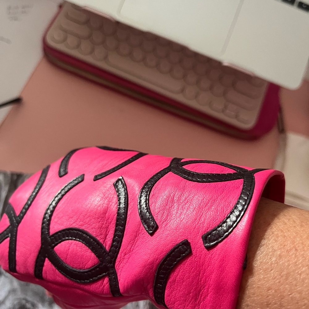 Chanel Pink and Black Fingerless Gloves 7.5 - Picture 3 of 3